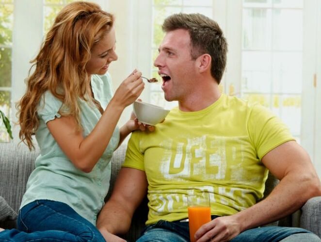 Die richtige Ernährung ist der Schlüssel zur Gesundheit eines Mannes, einschließlich der sexuellen Gesundheit.