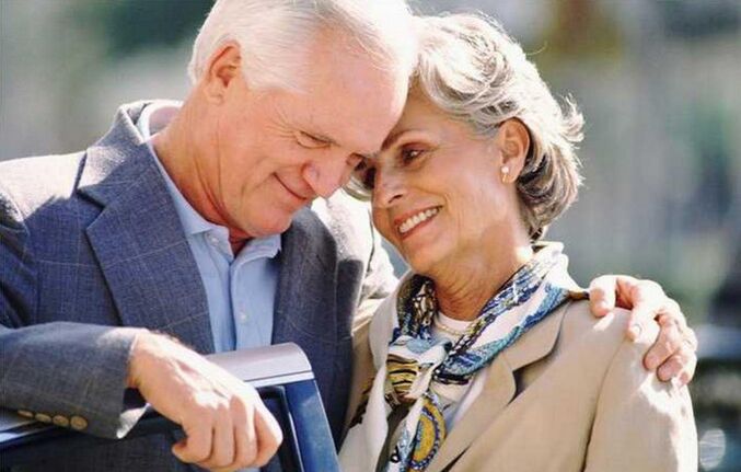 Frau und Mann über 60 Jahre mit erhöhter Potenz Foto 1